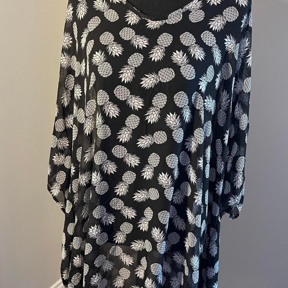 Black and white pineapple print swim-cover with open crisscross back